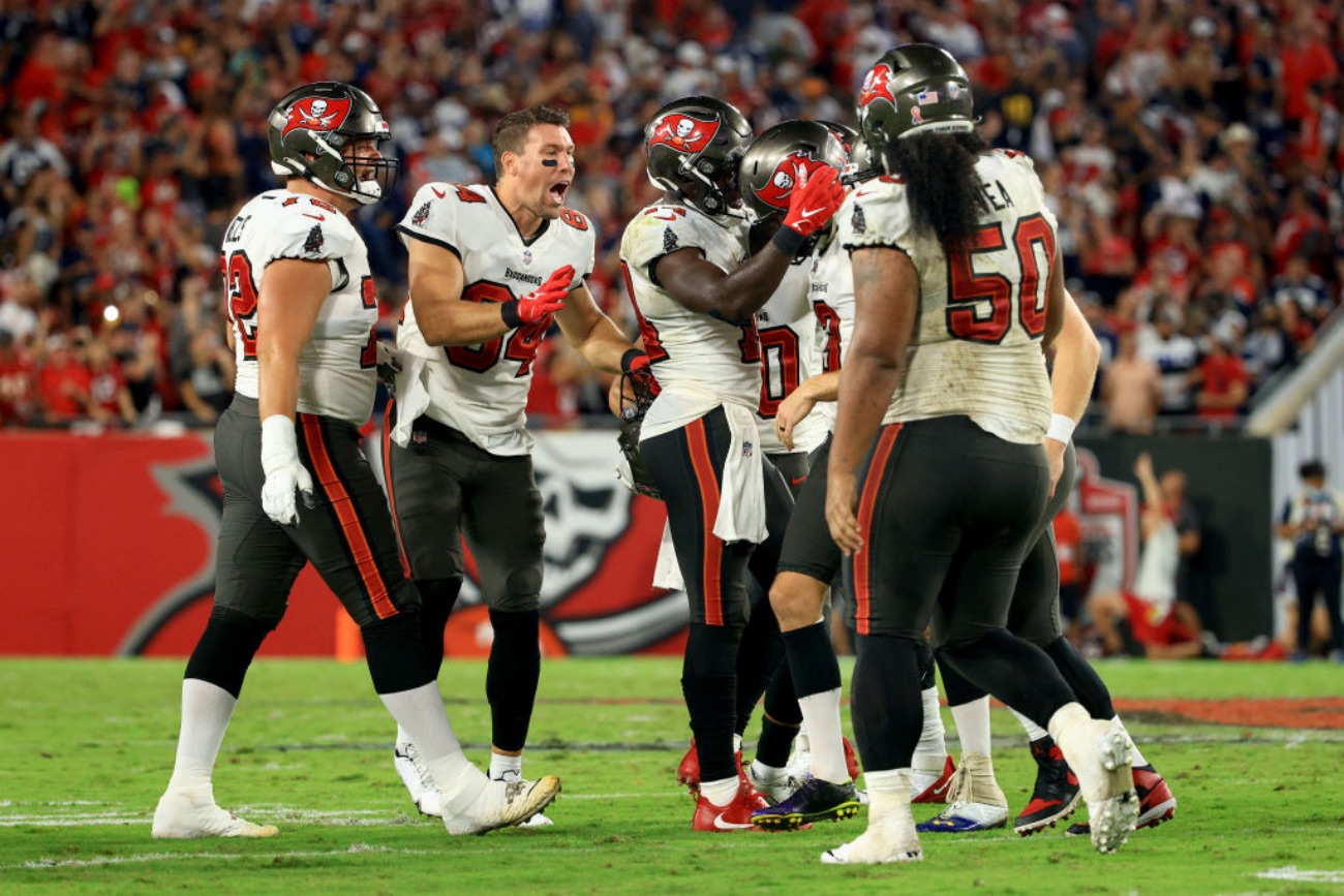 Tampa Bay Buccaneers kicker Ryan Succop warms up with Bradley