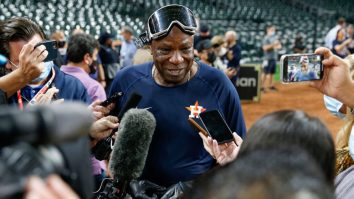 72-Year-Old Dusty Celebrated The AL West By Drinking Champagne Out Of Someone Else’s Cleat