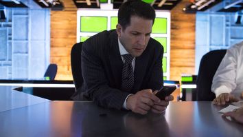 ESPN’s Adam Schefter Is Getting Absolutely Crushed For Attempting To Ignore His Leaked Email Scandal On Twitter