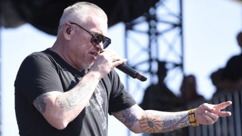 Smash Mouth’s Lead Singer Threatened To Kill The Crowd’s Family During A VERY Chaotic Performance
