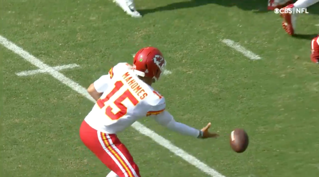 Patrick Mahomes Underhand Touchdown Throw Clyde Edwards-Helaire