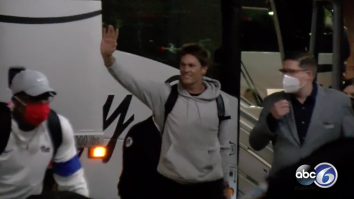 Patriots Fans Giving Tom Brady A Hero’s Welcome When He Arrived In New England Is So Soft