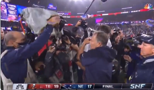 Tom Brady and Bill Belichick share short hug after Patriots vs