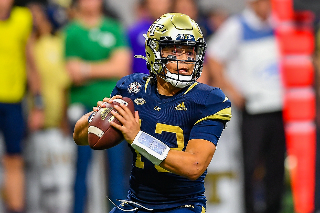 Notre Dame lineman obliterates Georgia Tech QB with cheap blindside hit 