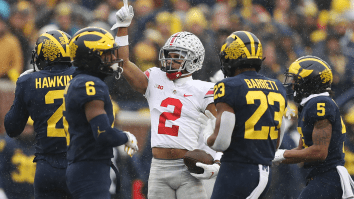 Chaos Unfolds As Michigan And Ohio State Get Chippy, Throw Middle Fingers In The Tunnel After Halftime