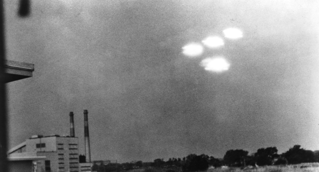 Pilot Who Witnessed UFOs Over Florida Says What He Saw Is Not Possible