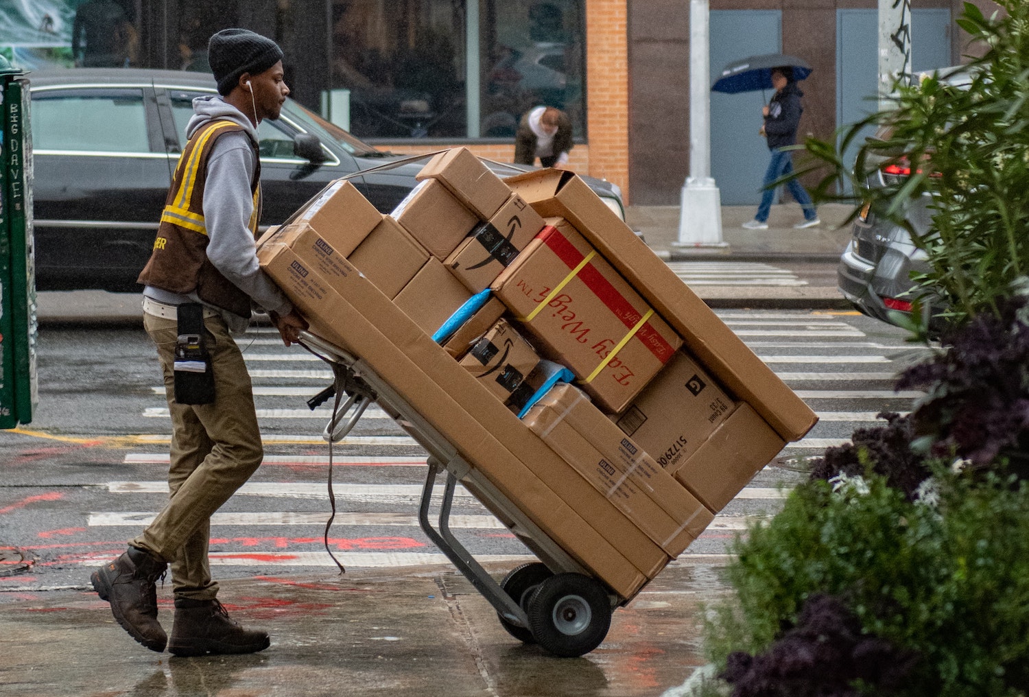 How Late Does UPS Deliver? Here's How Long You Should Wait