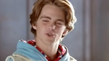 This 60-Second Recap Of ‘Airborne’, A 1993 Movie About Rollerblading, Is A Pure Masterpiece