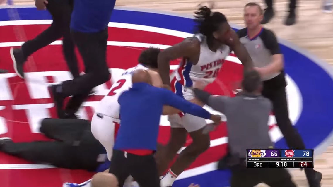 Isaiah Stewart Fight GIF - Isaiah Stewart Fight NBA - Discover & Share GIFs