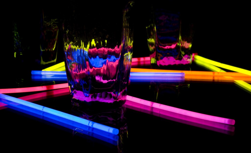 what happens man drank six glow sticks