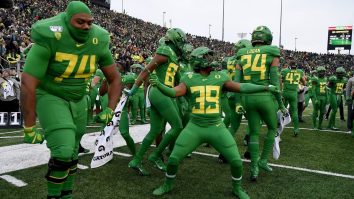 Oklahoma And Oregon Football Face Off In Lit Dance Battle That Ends With Amazing Reaction (Video)