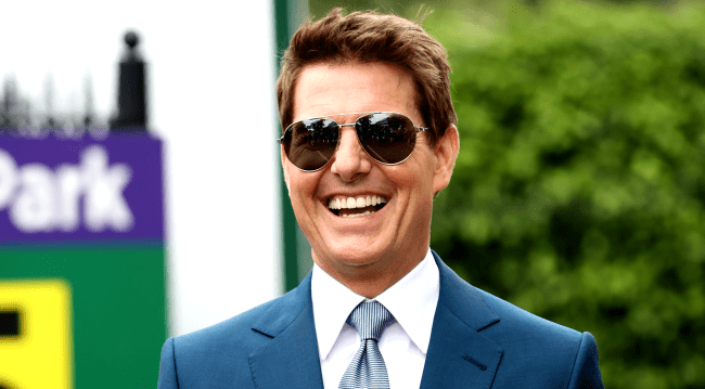 People Are Upset Tom Cruise Used A Private Jet To Deliver 300 Cakes