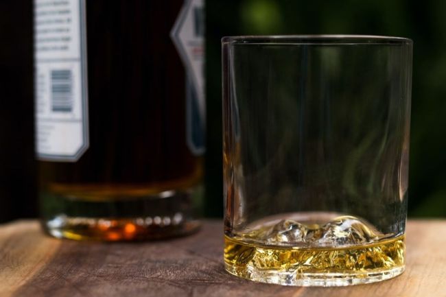 These Whiskey Peaks Drinking Glasses Are All On Sale And Will Arrive By Christmas