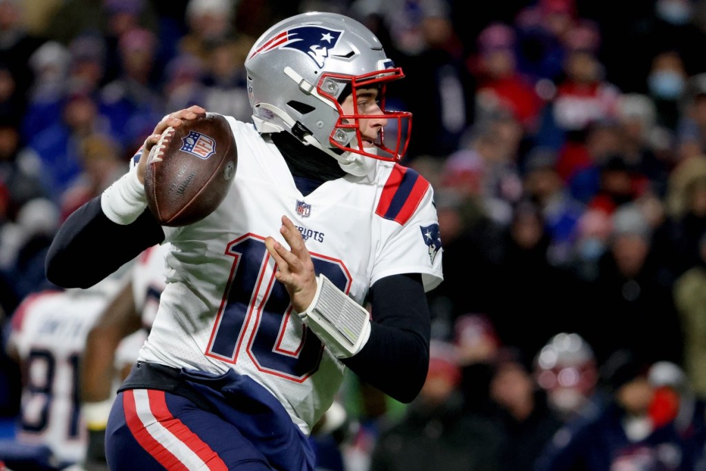 Tom Brady's Unusual Secret Weapon In Freezing Cold Games Has Been Passed Down To Mac Jones
