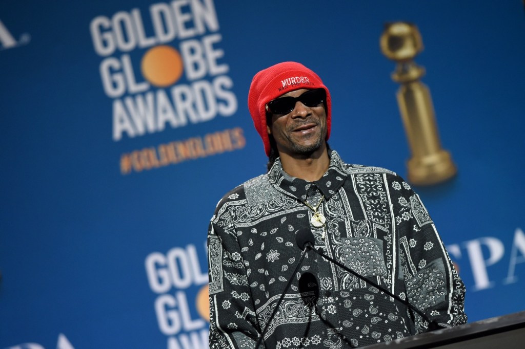 The Internet Loved Snoop Dogg Announcing Golden Globes Noms And Mispronuncing 'Ben Affleck' And Other Names