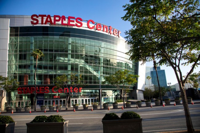 People Are Sad That The Staples Center Signs Are Being Taken Down