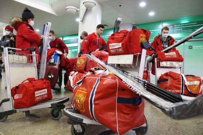 Venäjän nuorten jääkiekkojoukkue poistui koneesta tupakoinnin ja humalassa