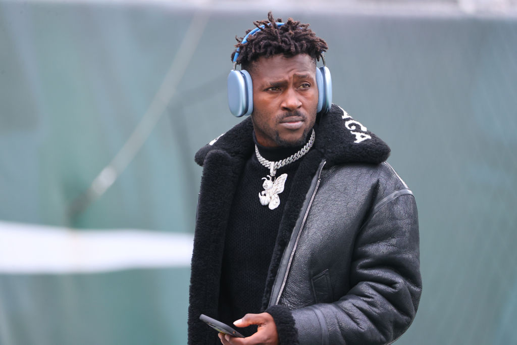 Antonio Brown released a new rap song immediately after Buccaneers release