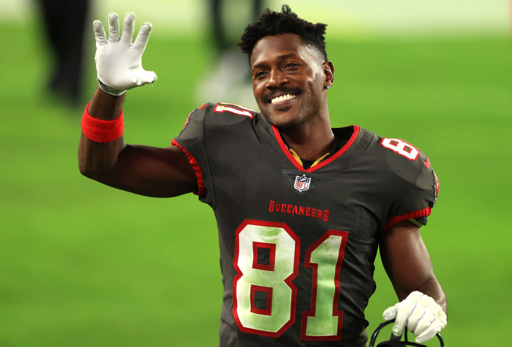 OnlyFans Model Claims Antonio Brown Only Lasted 30 Seconds In Bed, Shares  Other Intimate Details About Their Alleged Encounter - BroBible