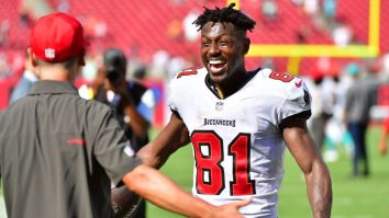 Antonio Brown Trolls The Buccaneers On Twitter For Losing To The Rams Without Him On The Field