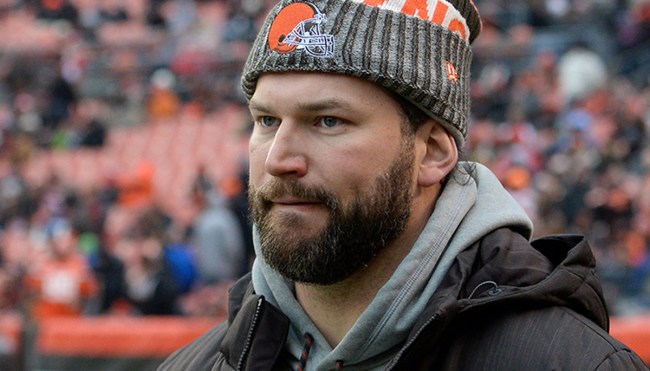 Joe Thomas Gets Destroyed For Trolling Steelers Over Playoff Elimination