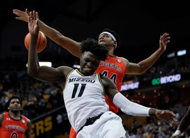 Missouri Fans Bizarrely Chant 'Overrated' After Losing To Auburn