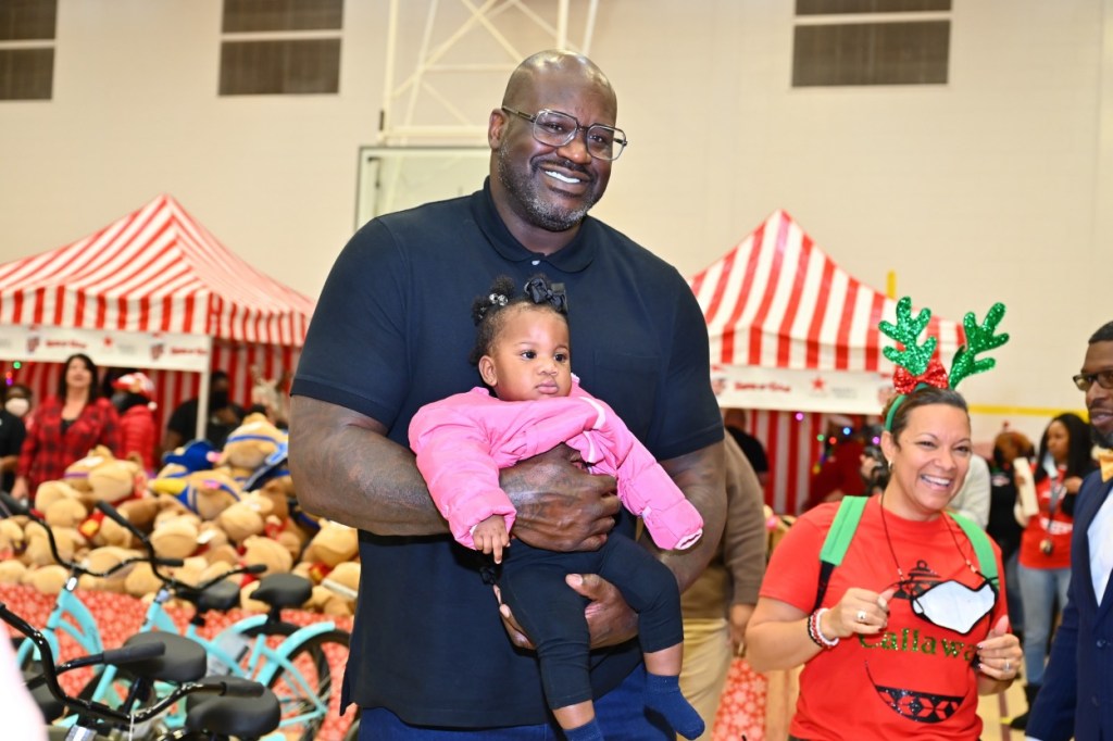 Shaq Made Hundreds Of Kids Cry With Amazing Surprise Christmas Gifts