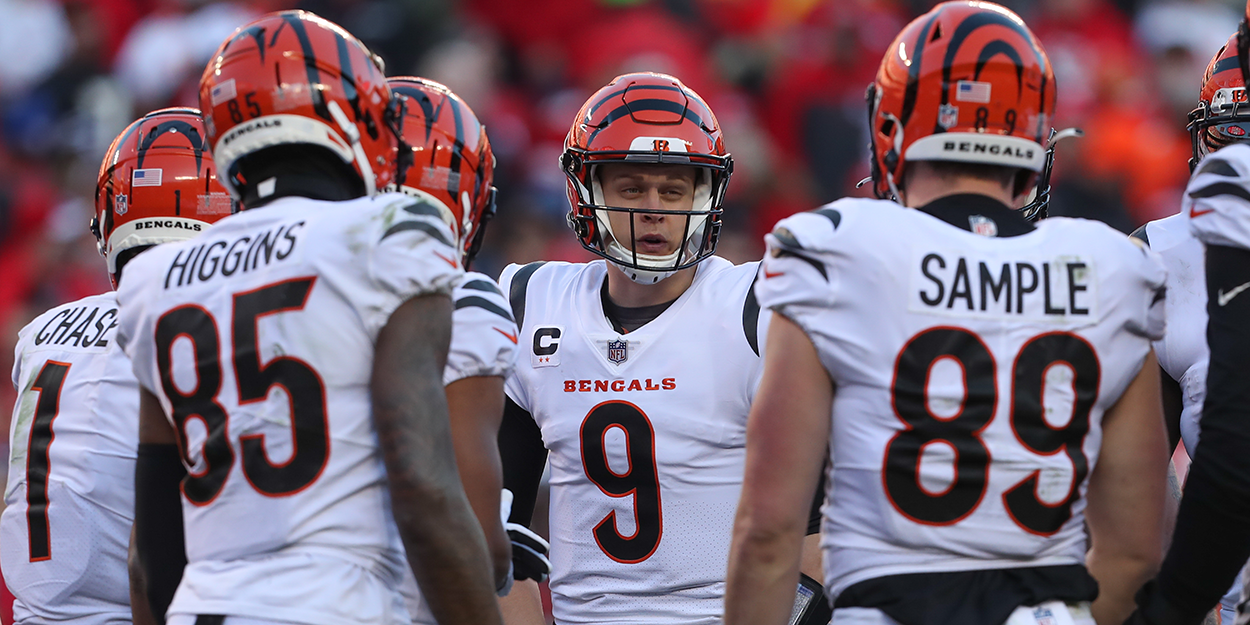 Joe Burrow Super Bowl suit: Bengals QB shows up in metallic striped fit  prior to game - DraftKings Network