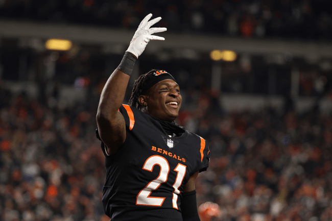 Cincinnati Bengals cornerback Mike Hilton (21) returns an