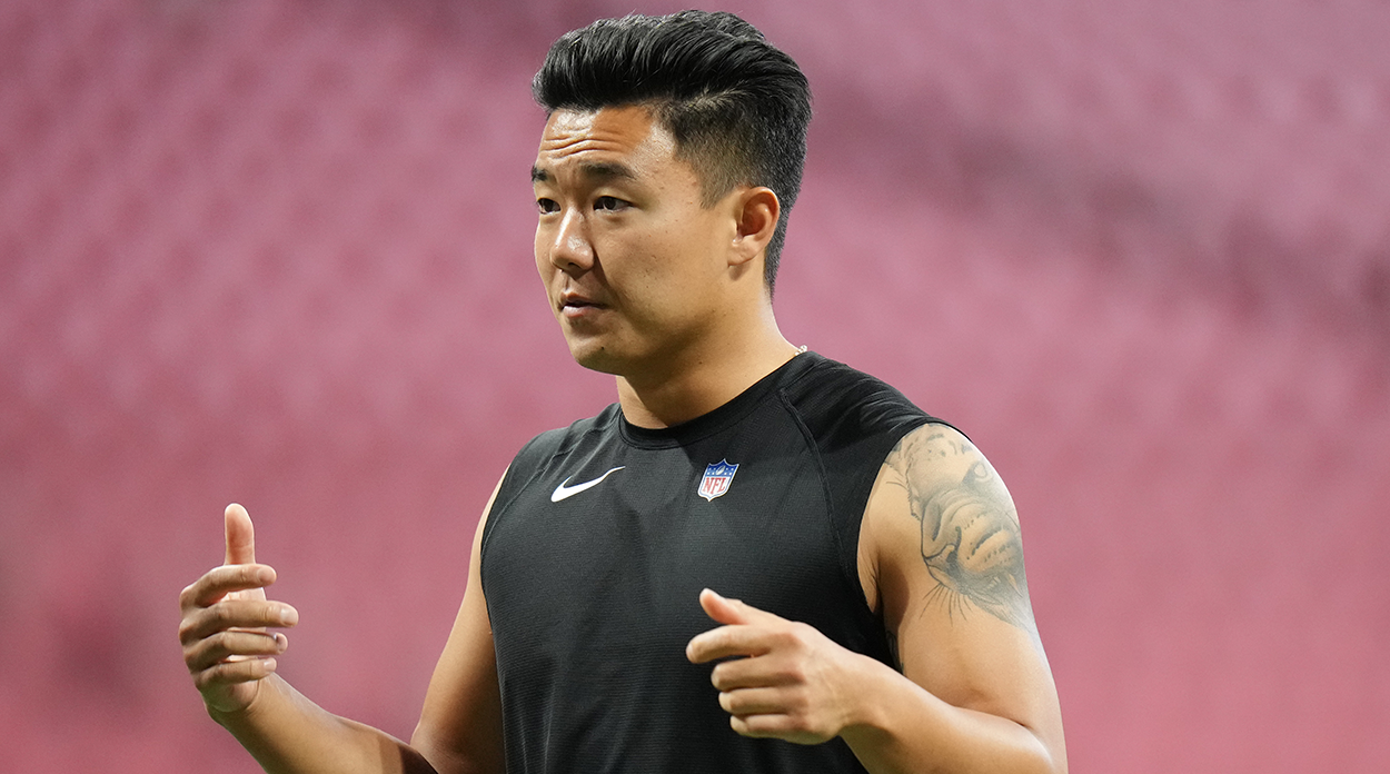 Falcons' Younghoe Koo was way too trusting with fan's nicotine offer