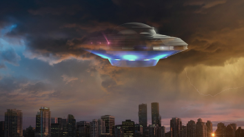 American Airlines Pilot Has Near Miss Encounter With UFO, FBI Confirms Report