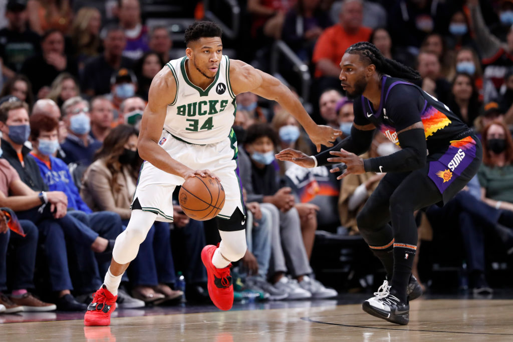 Tracy McGrady Says Giannis Antetokounmpo Would Have Struggled In His Era:  “If You Can't Shoot, It's Gonna Be Hard. And Giannis' Game Is Predicated On  Coming Downhill. - Fadeaway World