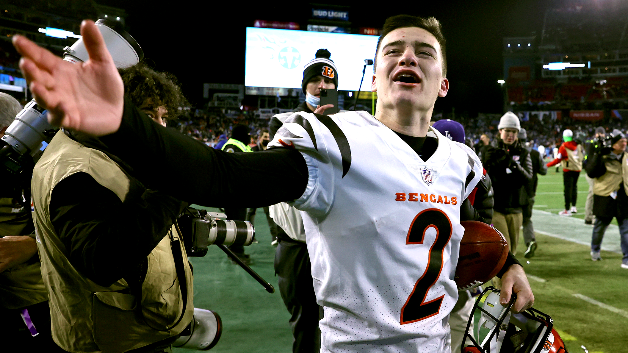 Evan McPherson shares message with holder before winning kick