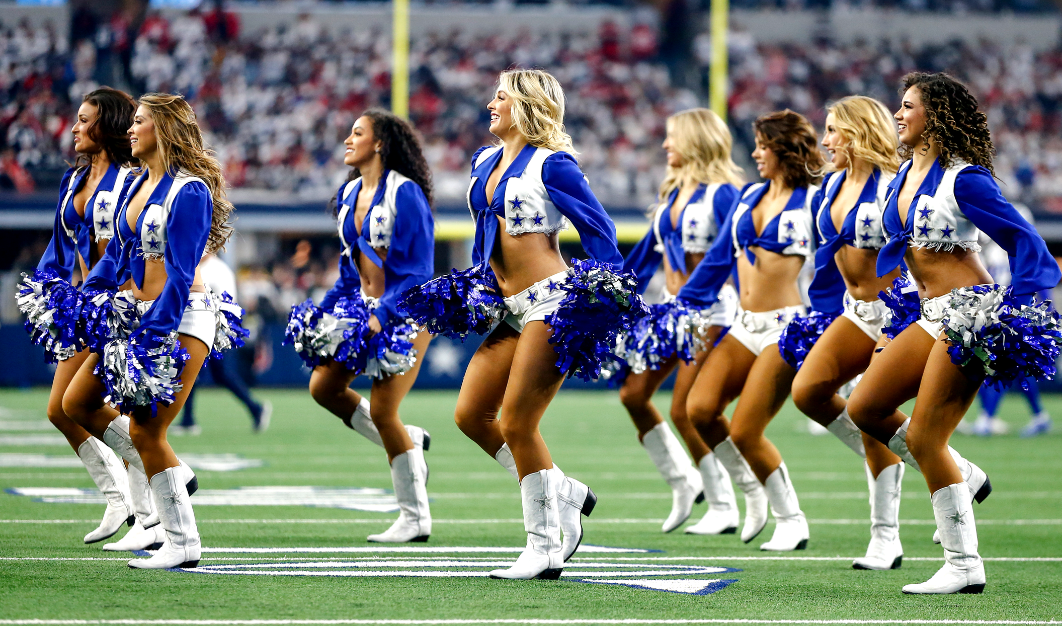 Cowboys reportedly paid $2.4 million settlement to cheerleaders who accused  team executive of voyeurism