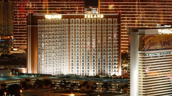 Guy Wins $230K Playing Slots In Las Vegas, Has No Idea He Won, Goes Home