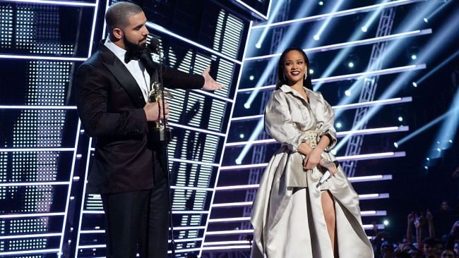 The Drake Memes About Rihanna's Pregnancy Are Simply Spectacular