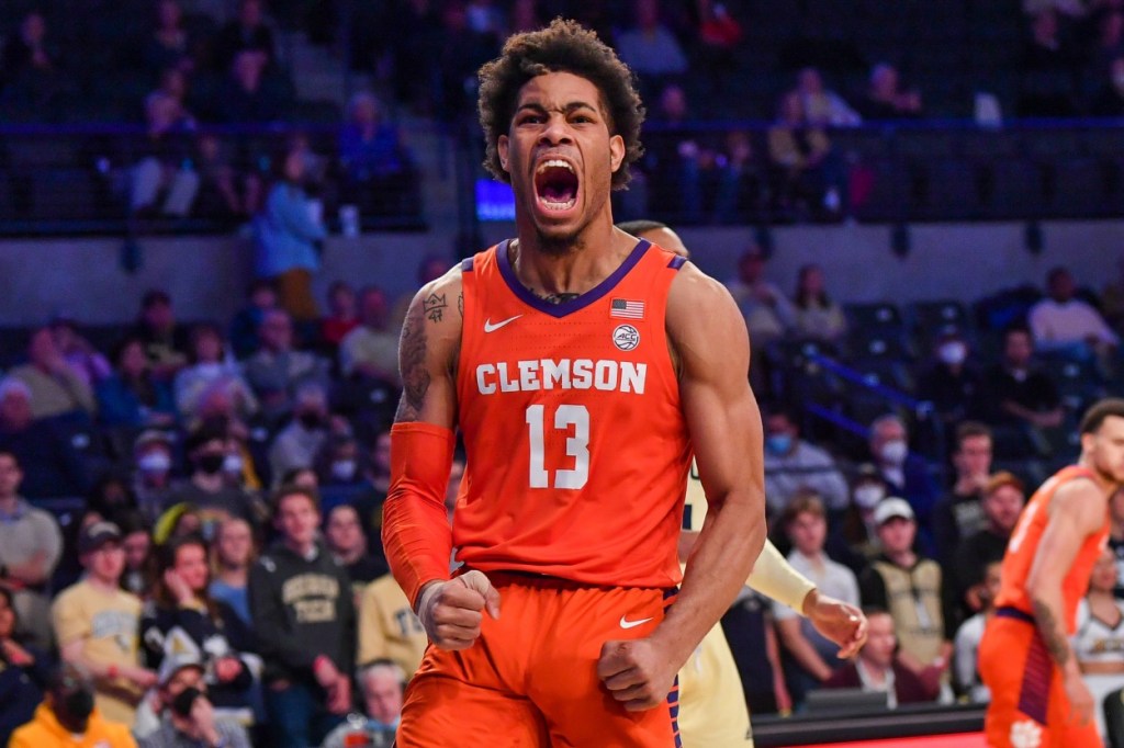 Fans Were Furious Over A Filthy Foul By Clemson's David Collins