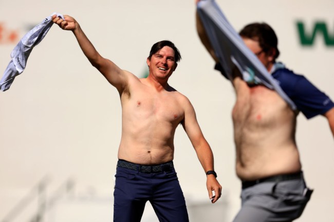 Video: Harry Higgs, Joel Dahmen Take Their Shirts Off On 16 At WM Open