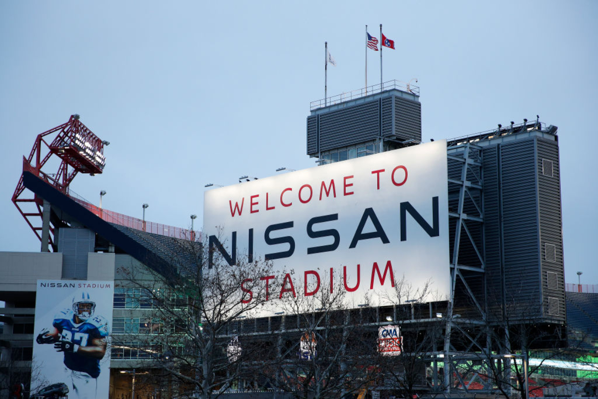 nissan stadium retractable roof