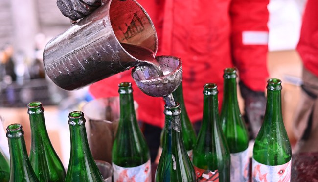 Brewery In Ukraine Using Beer Bottles To Make Molotov Cocktails