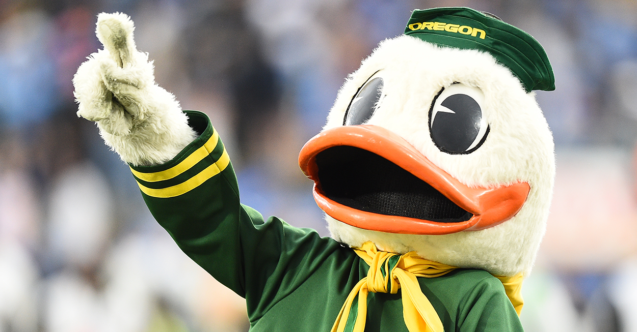 oregon-ducks-destroy-colorado-buffalo-during-viral-mascot-duel-oregon