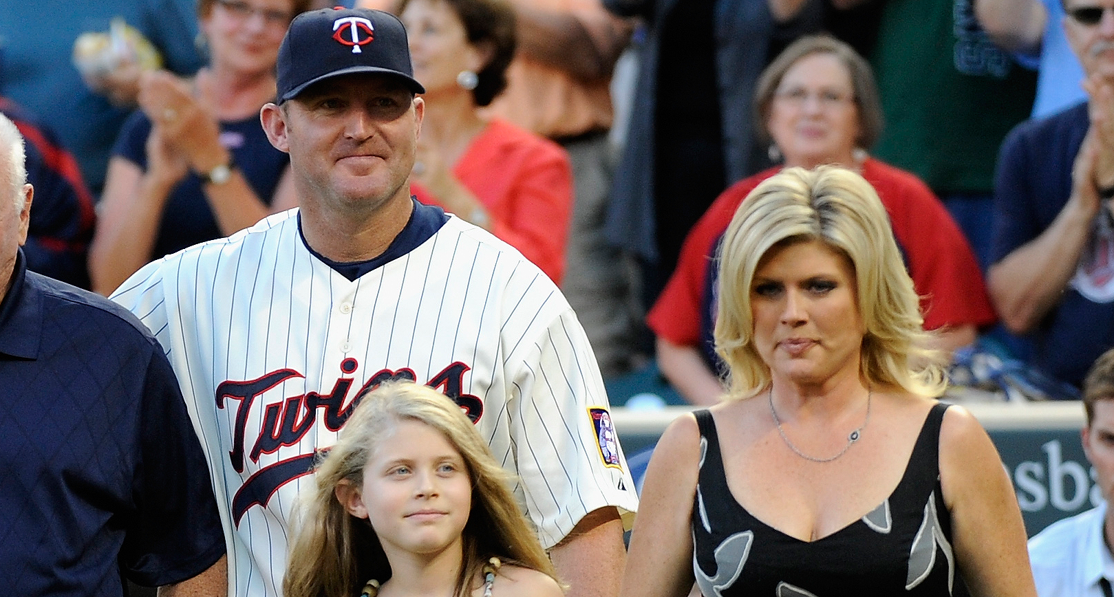 Jim Thome's wife cancels Browns tickets over Deshaun Watson trade