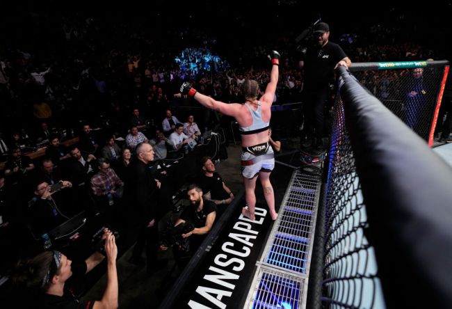 mma-world-reacts-unbelievable-molly-mccan-spinning-elbow-ko-ufc