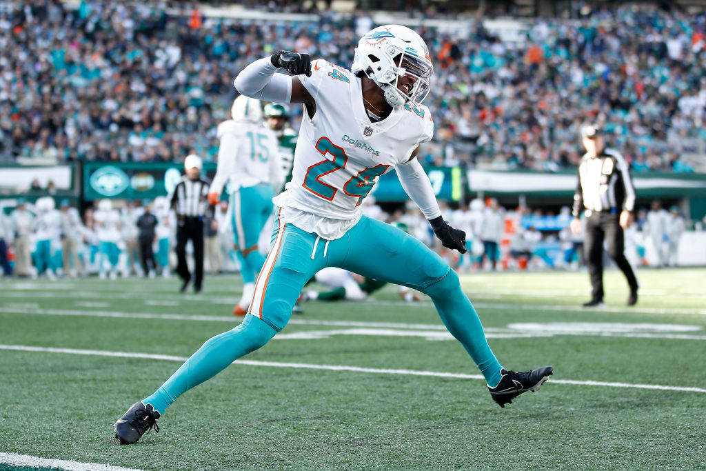 Miami Dolphins Cornerback Has Hilarious Reaction To Tyreek Hill Deal