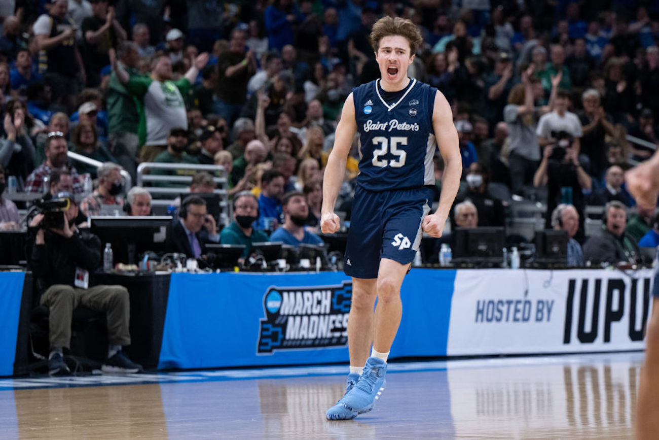 Saint Peter's Guard Doug Edert Signs NIL Deal With Buffalo Wild Wings