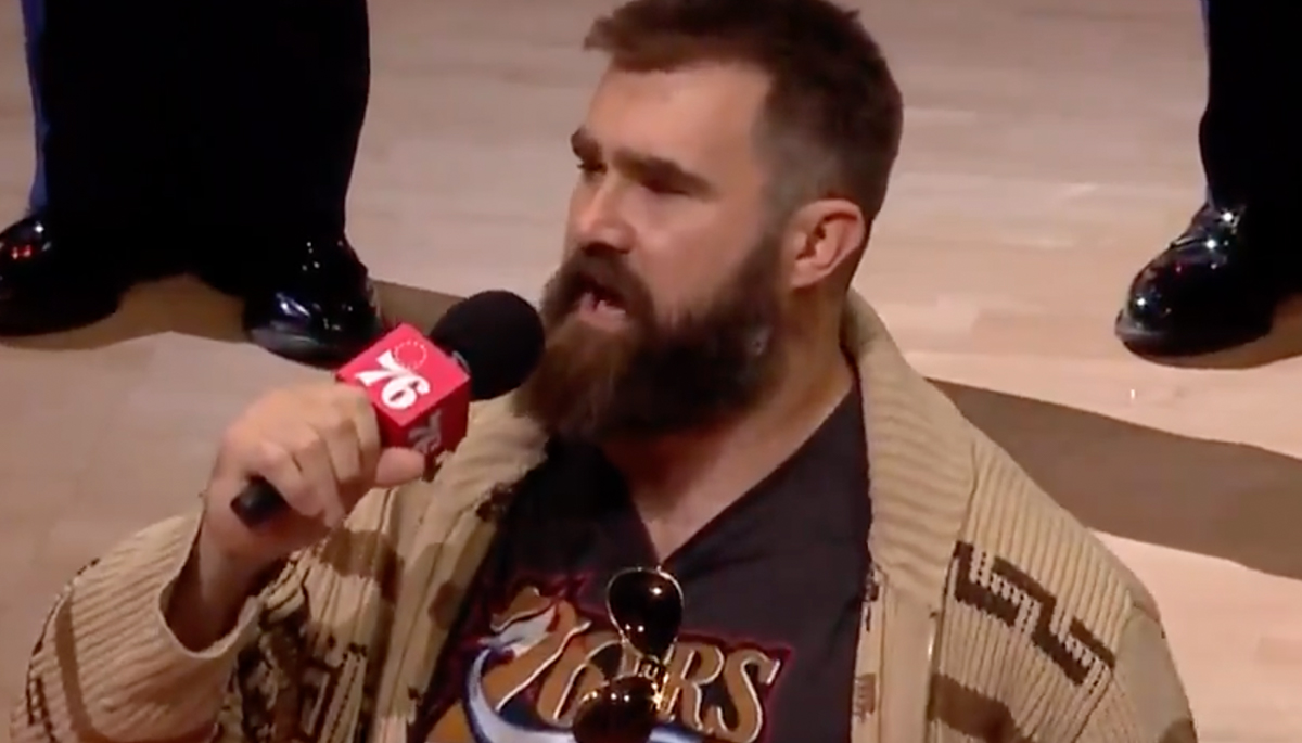 Eagles' Jason Kelce sings national anthem at Sixers game