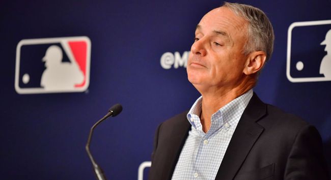 Rob Manfred Photographed Practicing Golf Swing During Labor Talks