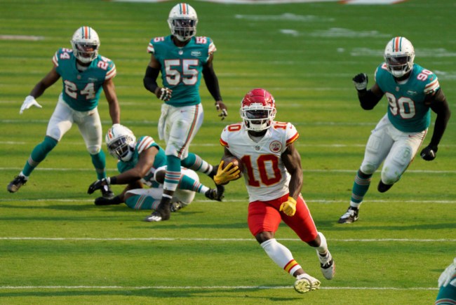 NFL World Reacts To Tyreek Hill Trade To Dolphins, Chiefs' Return
