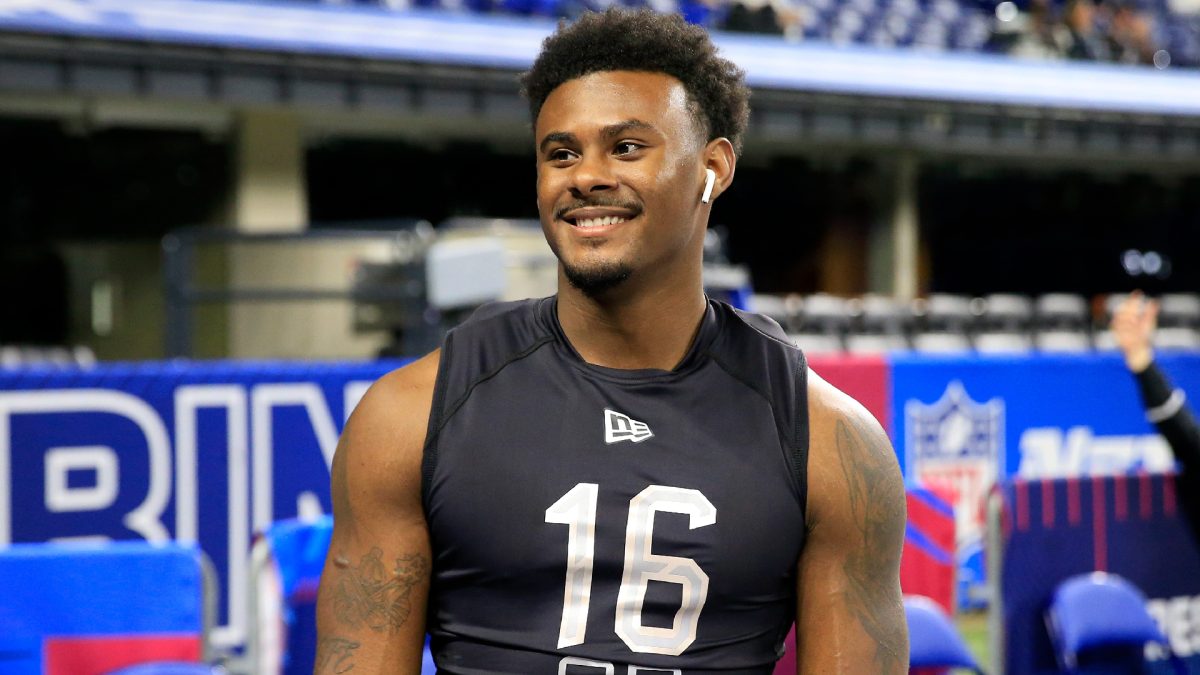 Malik Willis, former Liberty QB, gives NFL combine gear to homeless woman :  r/nfl