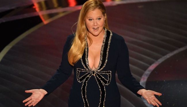 Amy Schumer Stopped From Making Alec Baldwin Joke At Oscars